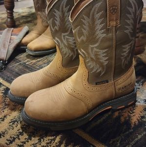 Men's Ariat Waterproof/Composite toe Boots size 9.5